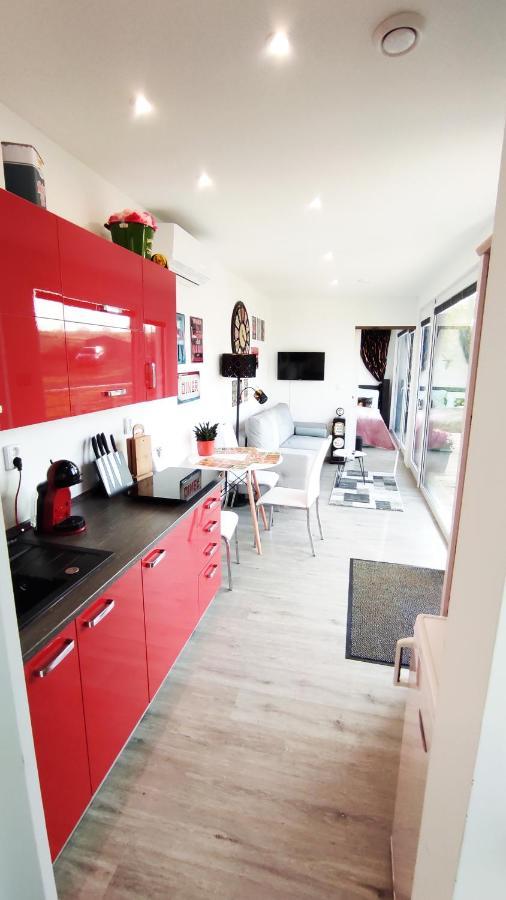Ranch 66 - Moderni Tiny House Black Swallow Ve Stylu Route 66 Se Saunou A Bazenem Tršice 외부 사진