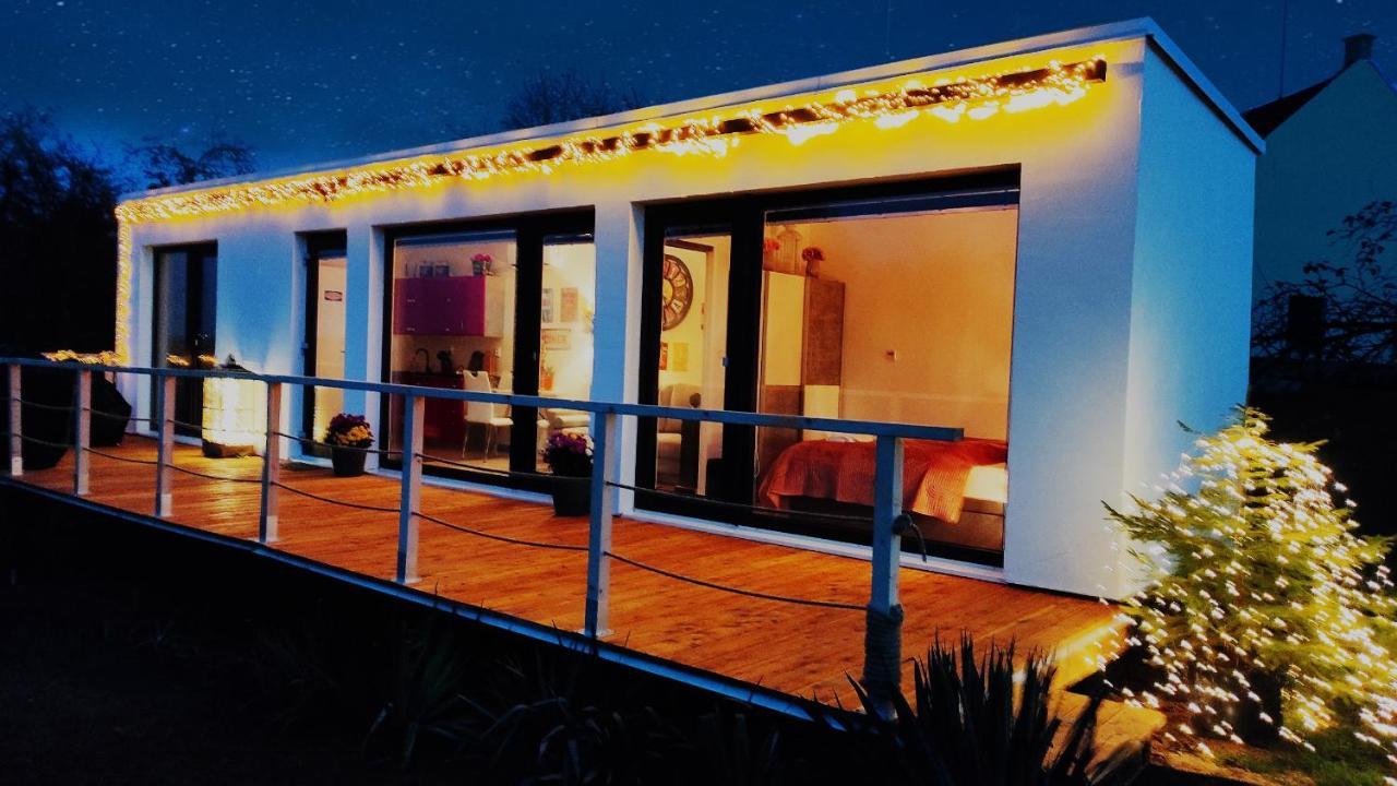 Ranch 66 - Moderni Tiny House Black Swallow Ve Stylu Route 66 Se Saunou A Bazenem Tršice 외부 사진