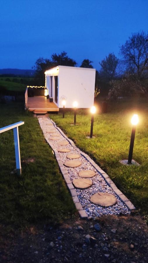 Ranch 66 - Moderni Tiny House Black Swallow Ve Stylu Route 66 Se Saunou A Bazenem Tršice 외부 사진