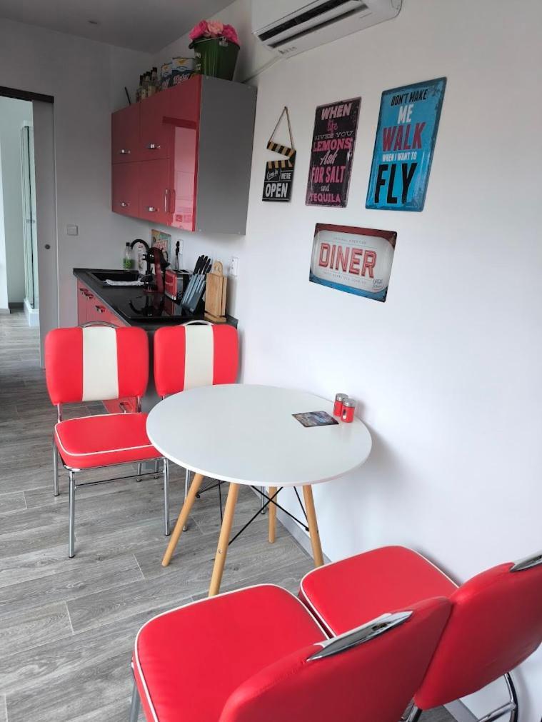 Ranch 66 - Moderni Tiny House Black Swallow Ve Stylu Route 66 Se Saunou A Bazenem Tršice 외부 사진
