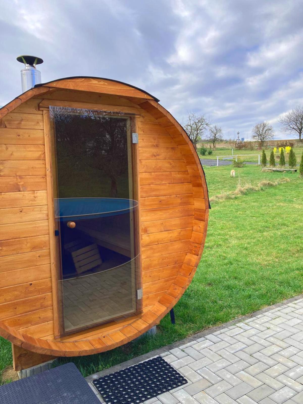 Ranch 66 - Moderni Tiny House Black Swallow Ve Stylu Route 66 Se Saunou A Bazenem Tršice 외부 사진
